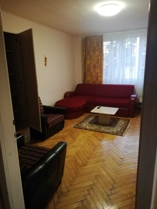 Dau in chirie  apartament cu 2 camere in apropiere de Spitalul Judetean