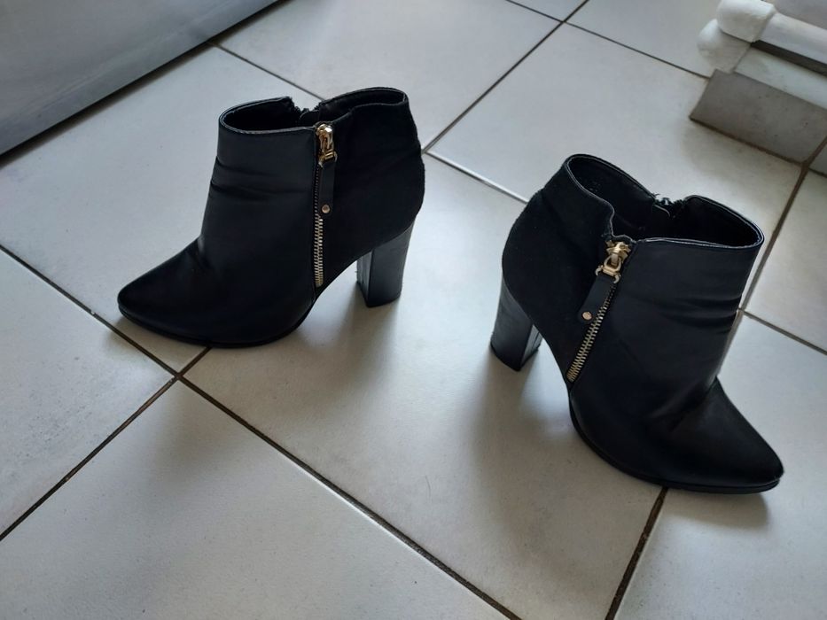 vand botine piele ecologică, marimea 38,produs de calitate,