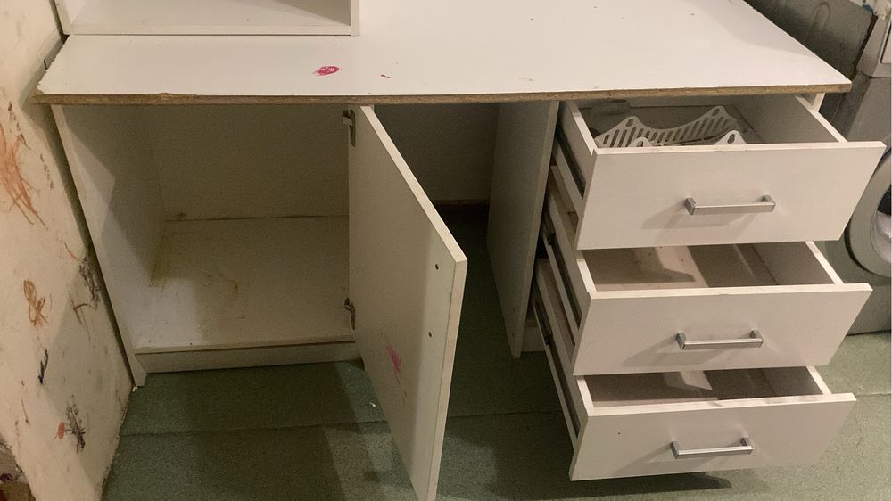 Продам шкаф в хорошем состояние