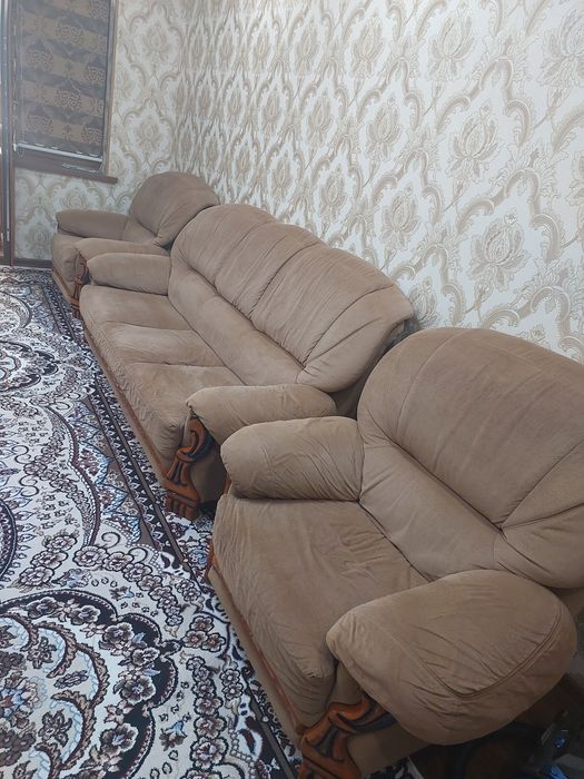 Мягкий мебель сотилади: Диван,креслолари+стол