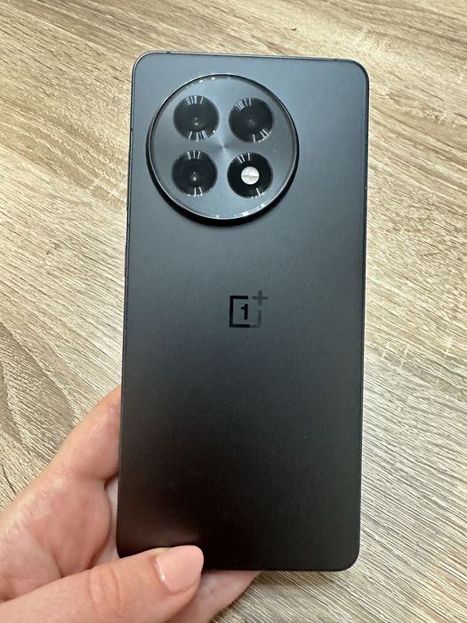 Vand OnePlus 13R ca NOU