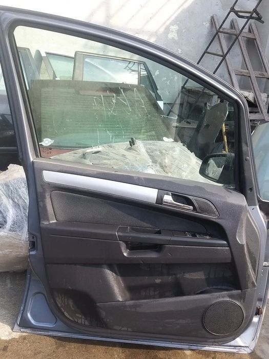 Usa Fata Stanga pentru Opel Zafira B 2007
