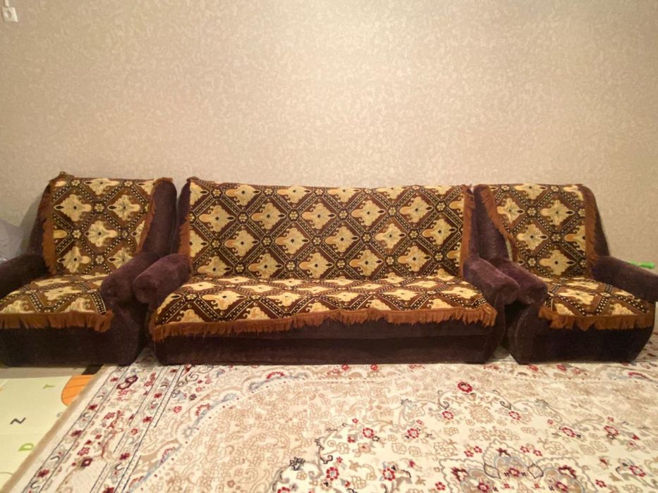 Диван с креслом