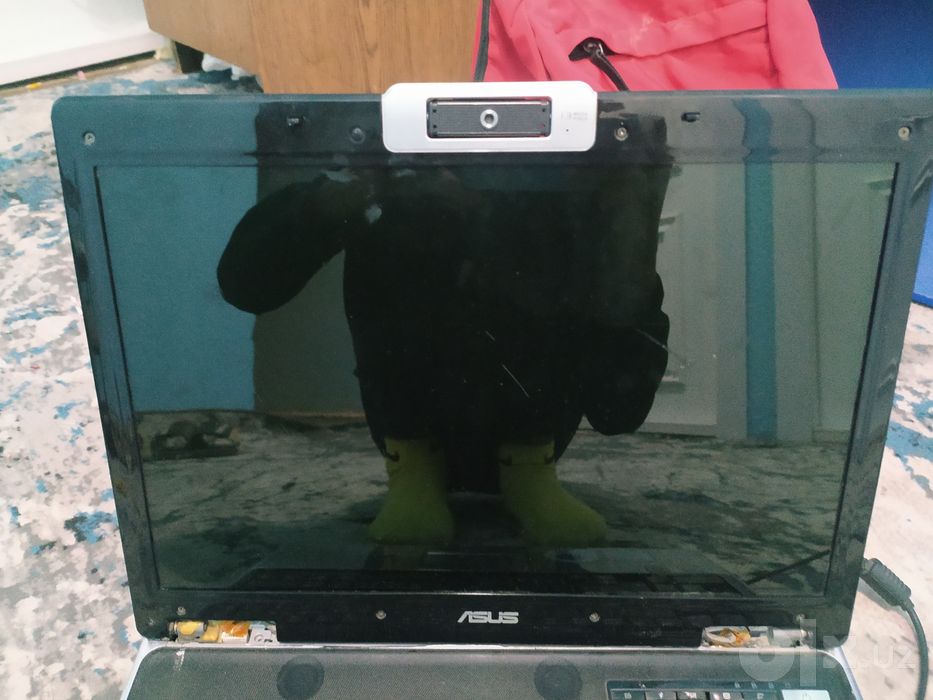 ASUS Notebook б/у надо скачать виндовс