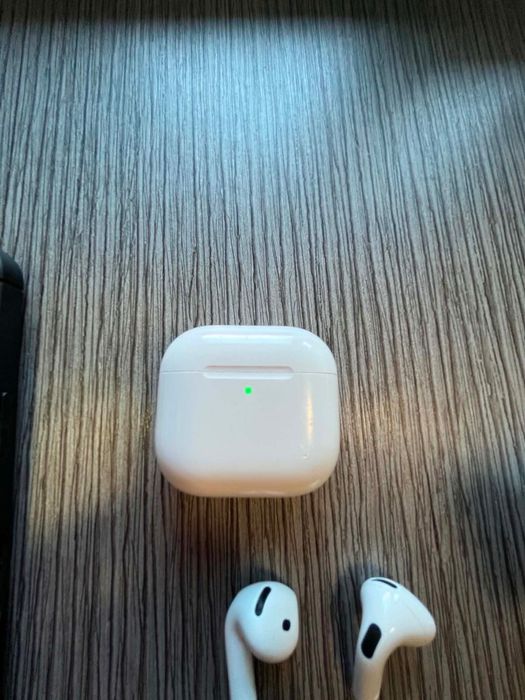 Apple AirPods 4