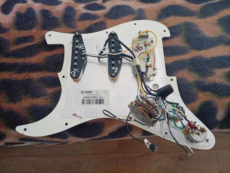 Fender stratocaster original pickguard alnico 5