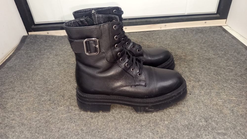 Продам зимние сапоги и ботинки