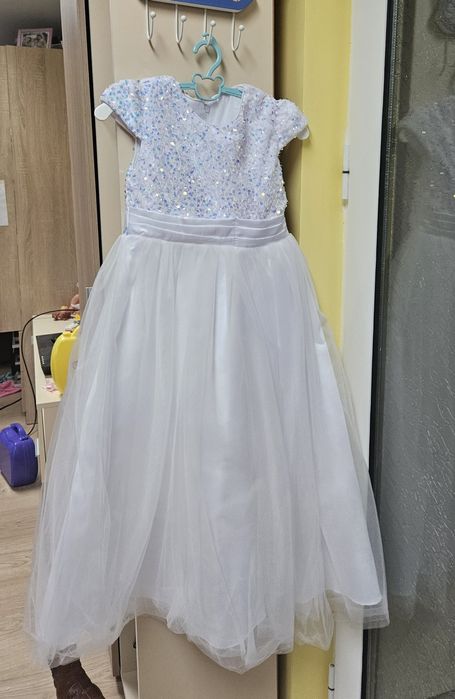 2 броя Официални рокли