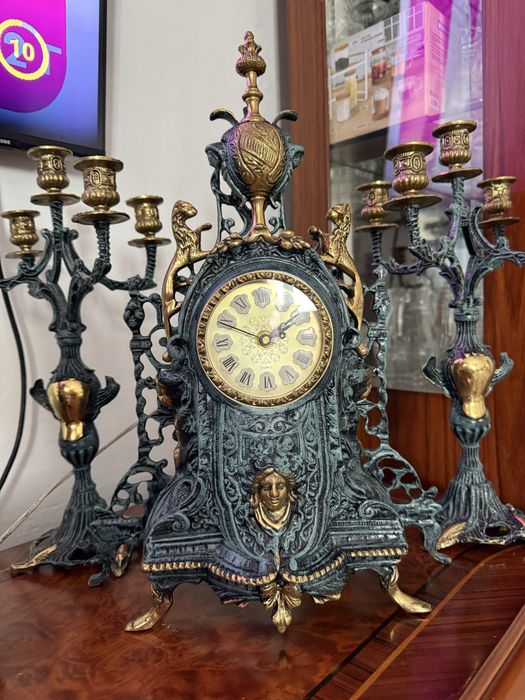 Каминные часы с канделябрами