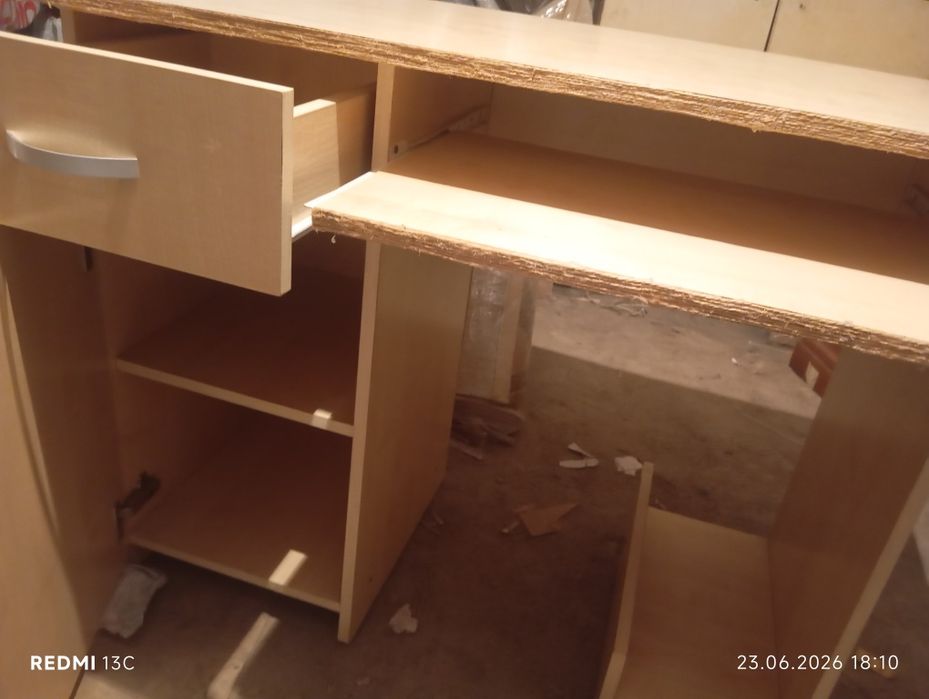 Продам стол компьютерный