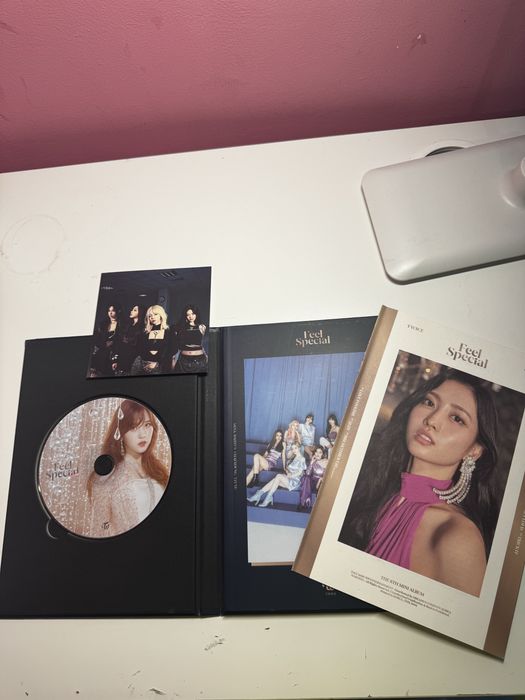 k-pop албуми itzy, twice, lesserafim, aespa, Blackpink LIGHTSTICK