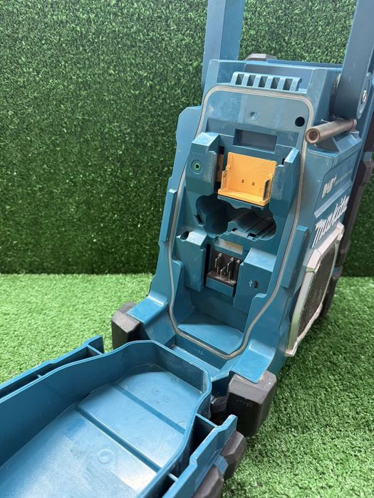 Bluetooth радио на Makita DMR112