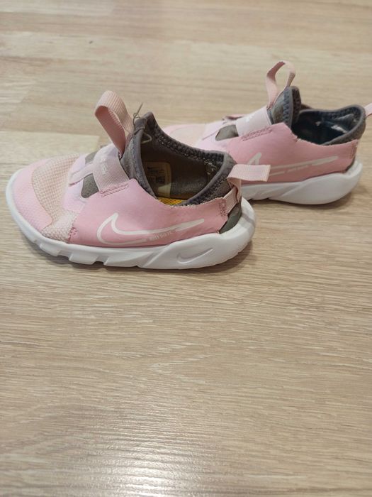 Детски светло розови, много удобни маратонки  Nike.