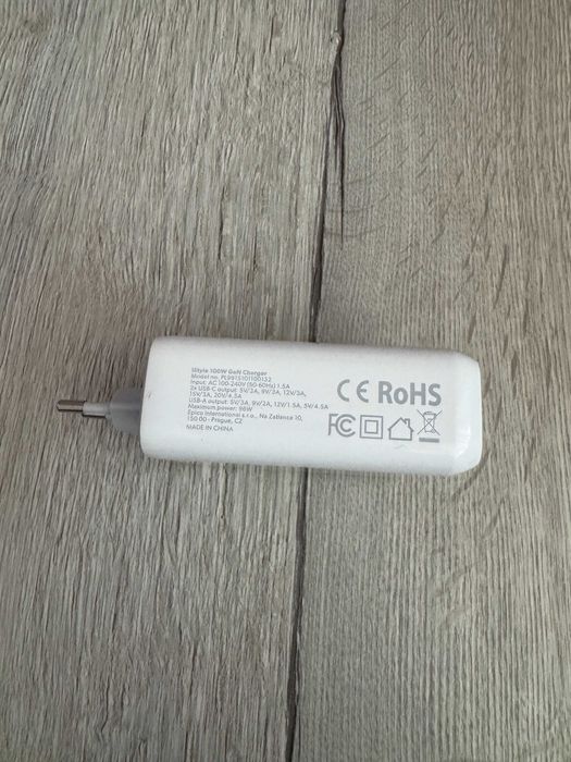 Продавам iStyle зарядно 100W