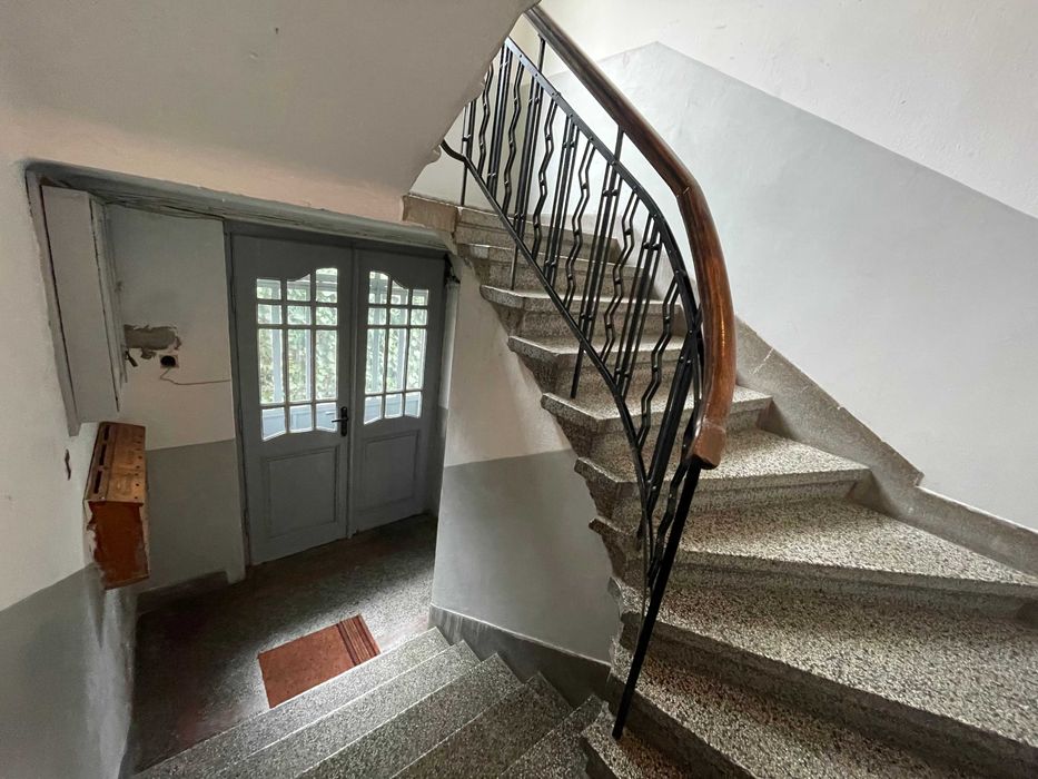 Продава мансарден ЕТАЖ от къща в центъра на Бургас