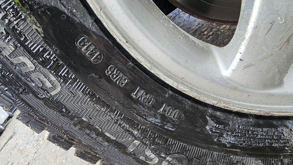 Jante 5x139,7 cu anvelope 205 70 r15  de iarnă