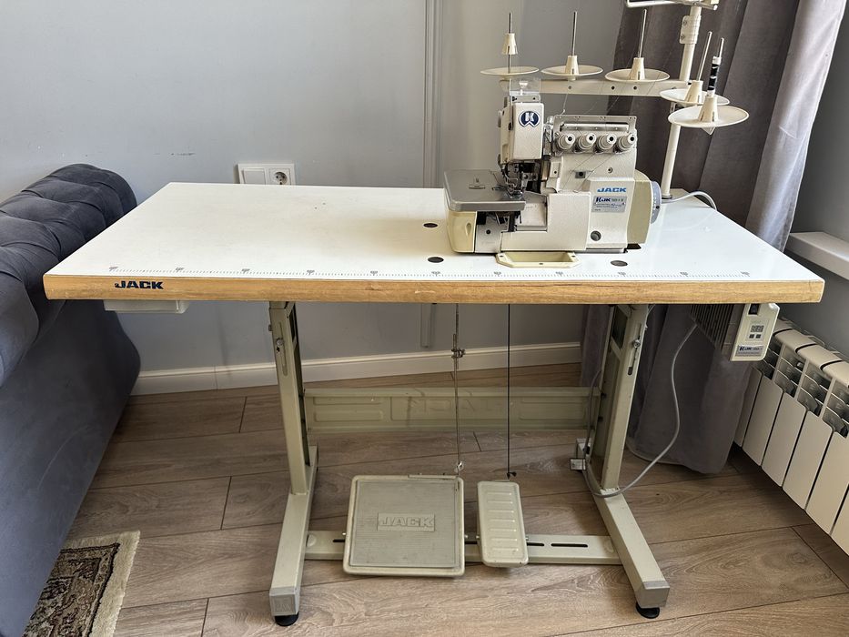 Продам оверлок Jack