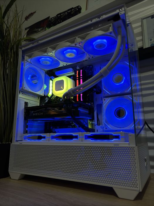 Бял геймърски компютър Ryzen 5600/RX6700XT 12GB/Aio/16 Ram/512 ssd/700W