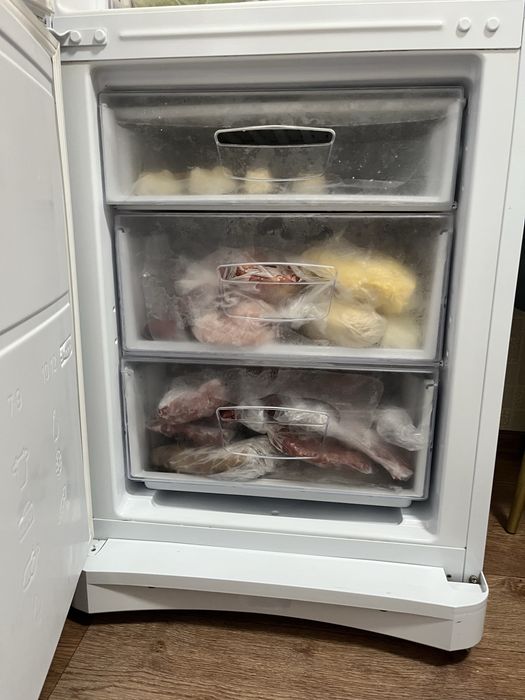 Продам холодильник