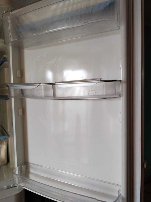 Двухкамерный холодильник INDESIT.