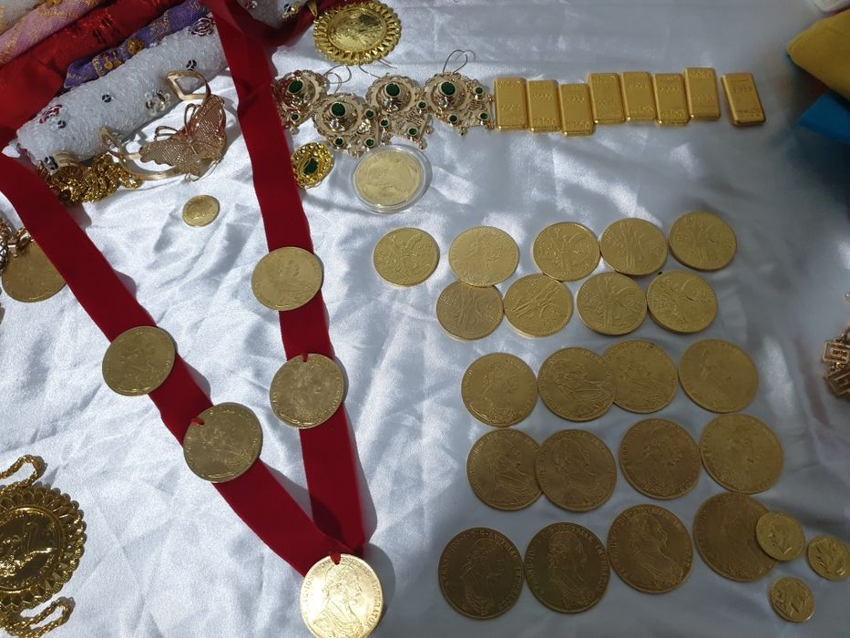 Monde placate cu aur de 24k 1/1 cu cele originale atat la aspect cat si la gramaj trimit in tota România moneda