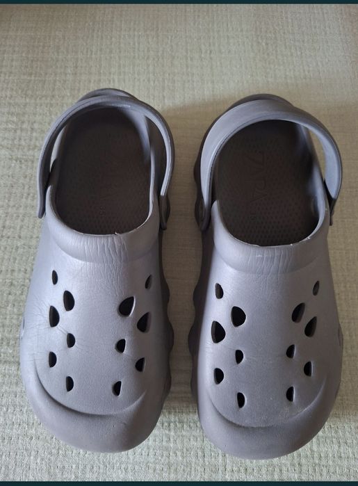 Чисто нови обувки и сандали за момче 35 номер (Vans, Reserved, Zara)