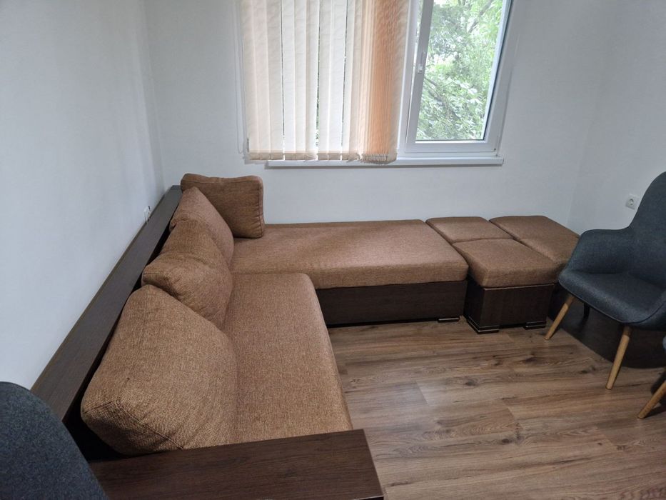 Диван 240х180см с маса и 5бр. табуретка