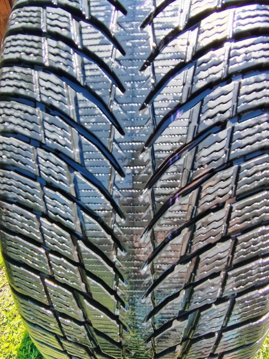 Гуми  235/45/18 4бр. Nokian