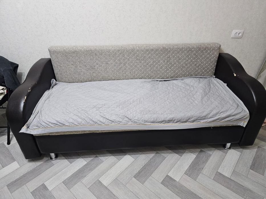 Диван раскладной. Матрас ортопедический.