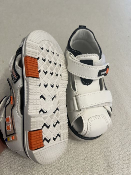 Детские сандалии новые