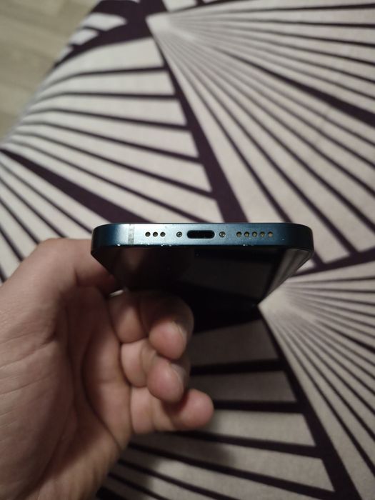 Vând iPhone 13 128gb