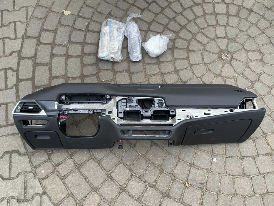 BMW G20 / G22 plansa de bord HUD - facelift LCI - cusuta in piele M4