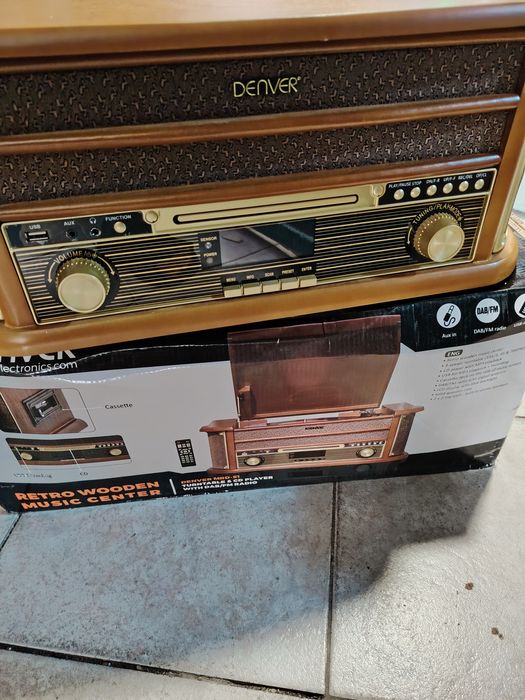 Музикалната система Denver MRD-51 в ретро дизайн