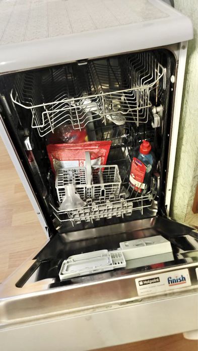 Hospoint Ariston. Посудомоечная машина