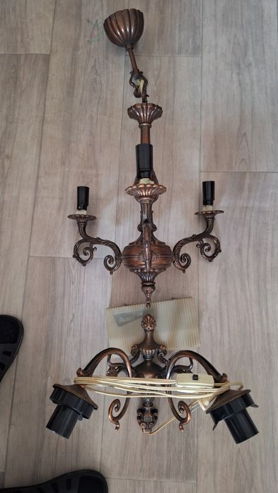 Продам люстры и настольные лампы