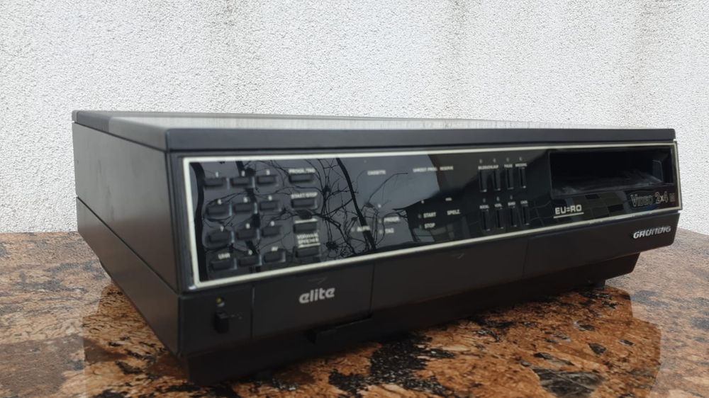 Vând video 2x4M( 2000) marca Grunding model 850 -made in Germany