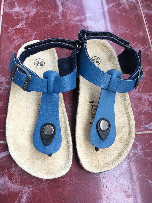 Детски сандали-нови