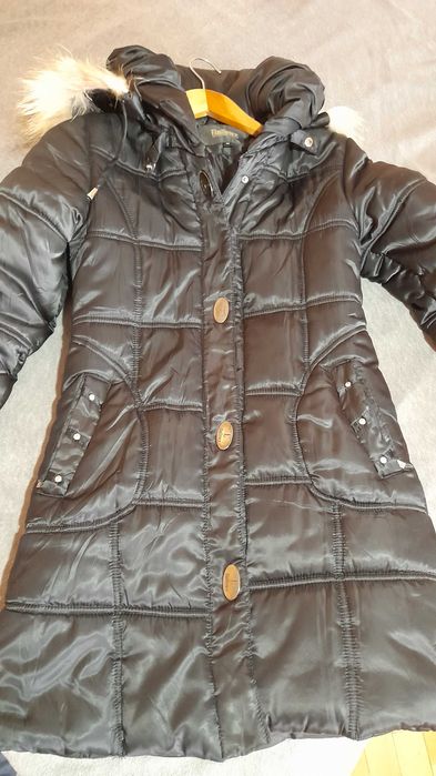 Дамско зимно яке с качулка