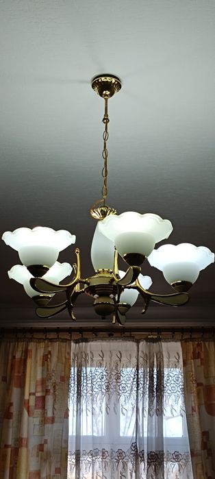 Продаются люстры