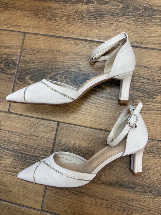 Туфли бежевые Tamido