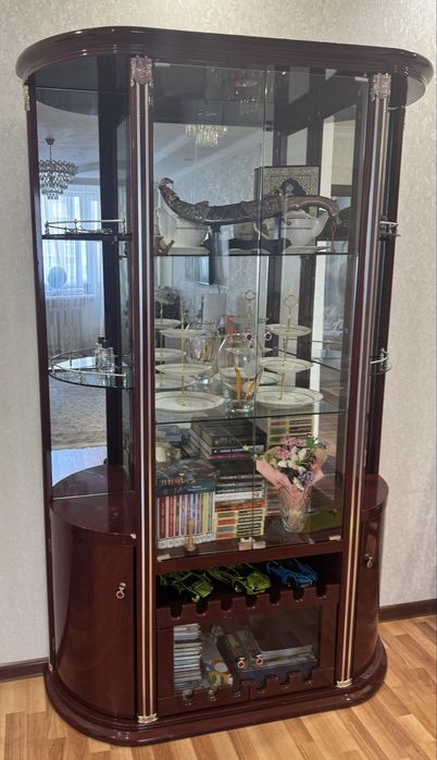 Продам горку для гостиной