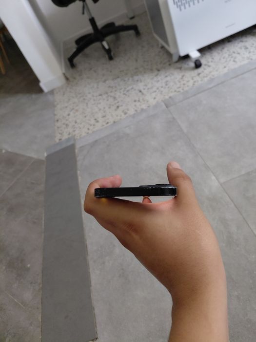 Продам телефон IPhone 13/ айфон 13