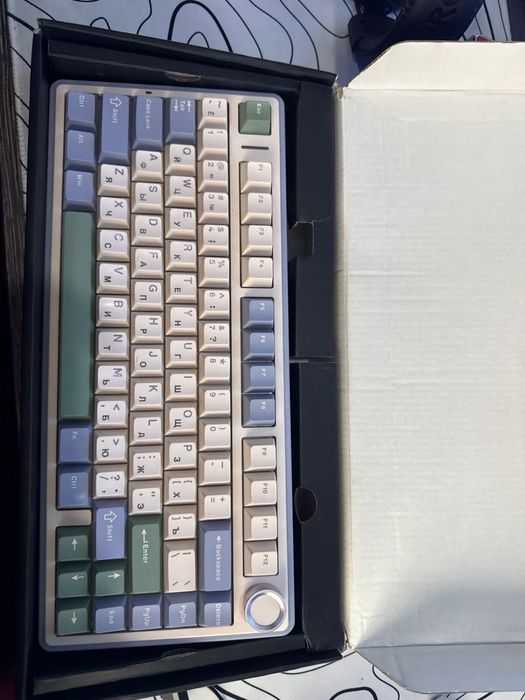 Продаю клавиатуру Aula f75