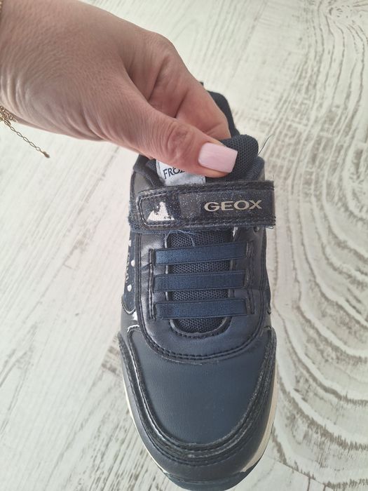 Два чифта детски маратонки