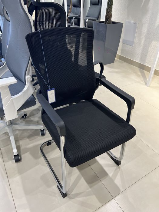 Бюджетное офисное кресло