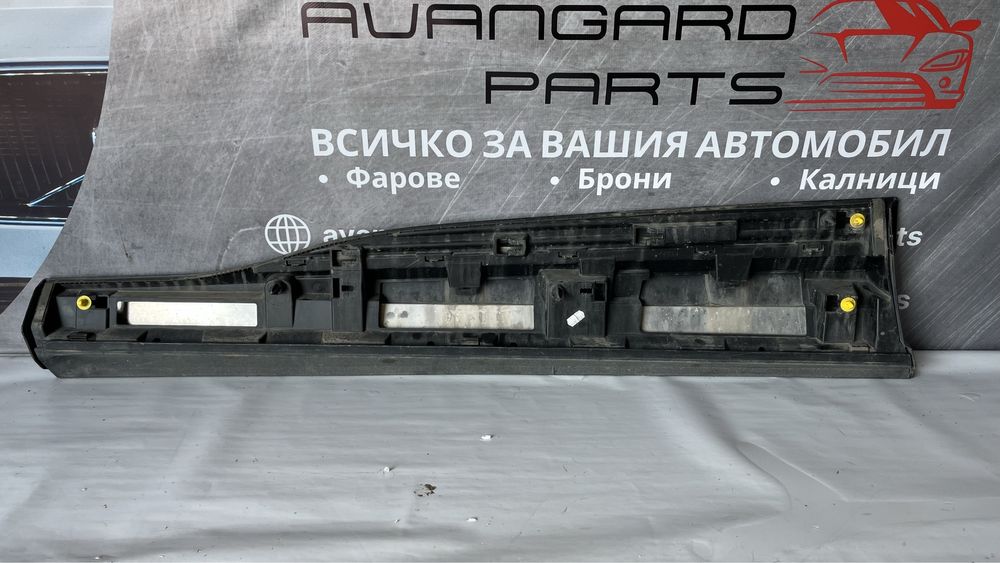 Дек. лайстна на предна дясна и предна лява врата Audi E-Tron 2019-