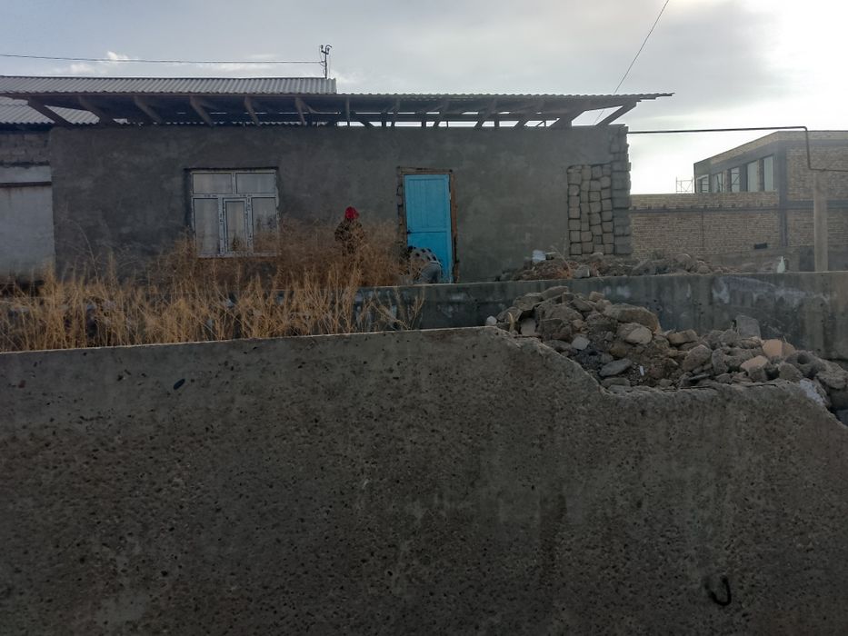 Тош область ахангаран шахар мунчоктепада ховли сотилади 4 соток