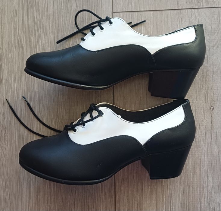 Продавам мъжки обувки за танци
Размер:39-40
Нови,без кутиямарката е GA