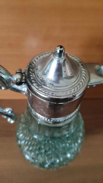 Голяма гарафа за вино от дебело цветно стъкло