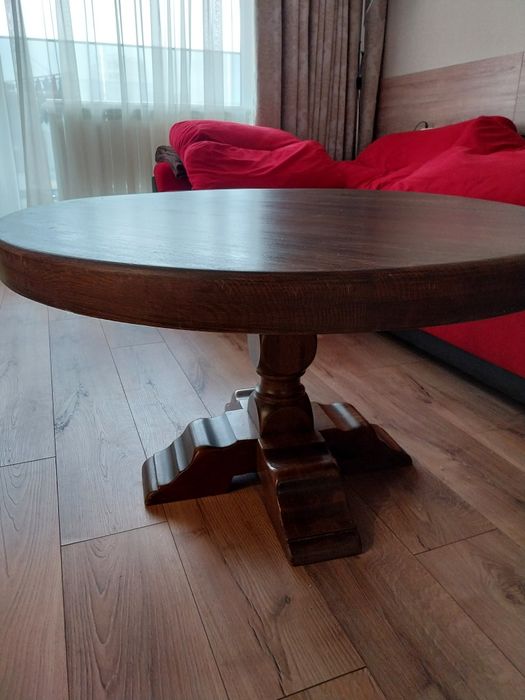 Дървена, холна маса.